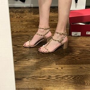 Valentino Garavani
Nude Leather with Gold Rockstud T-Strap Sandals